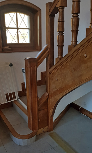 Escalier ancien bois
