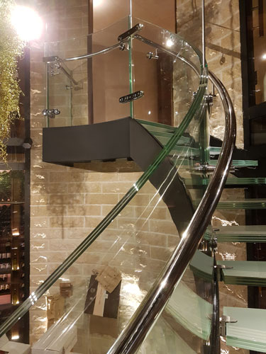 Escalier métal verre